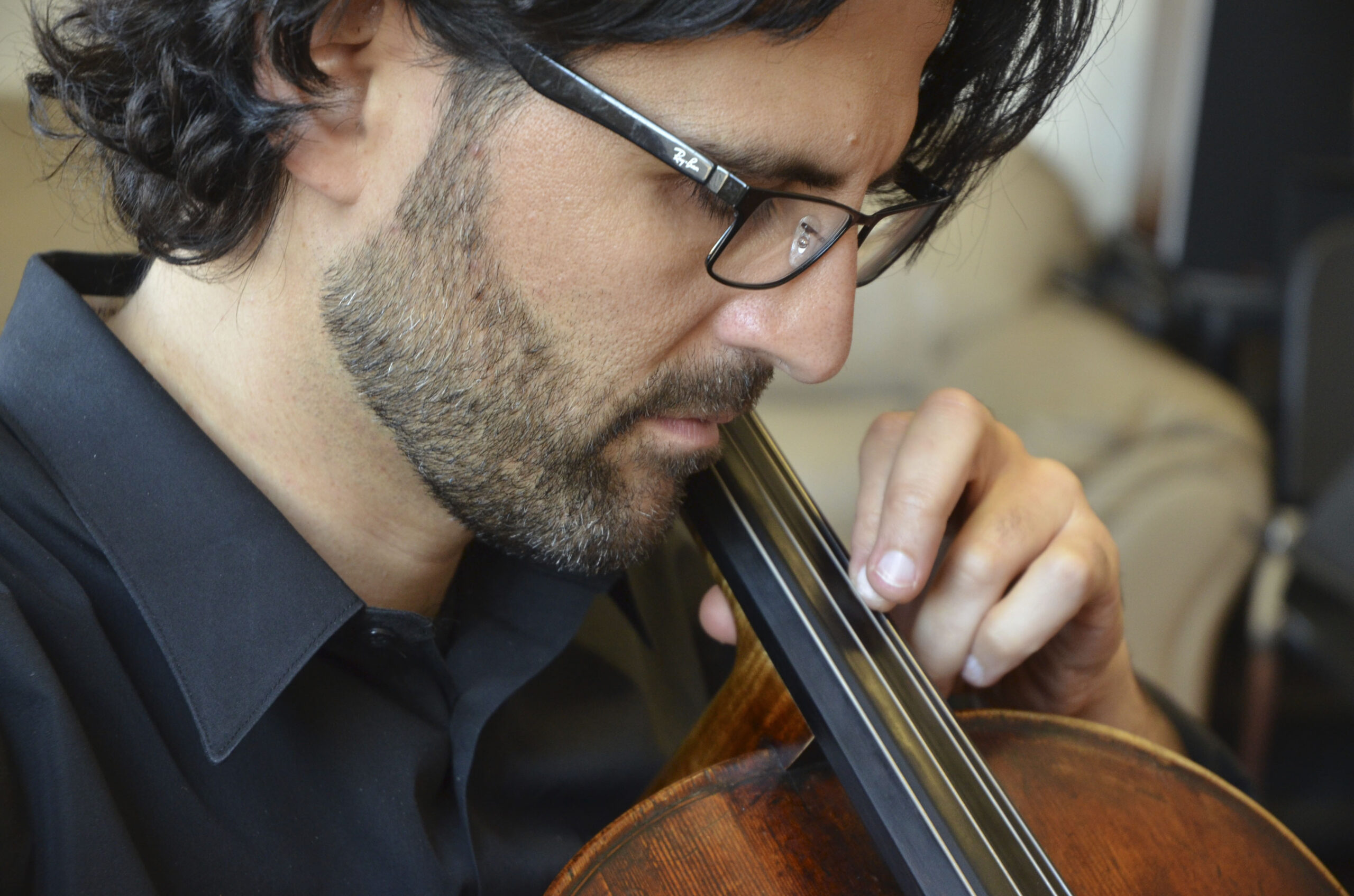 peled plays cello