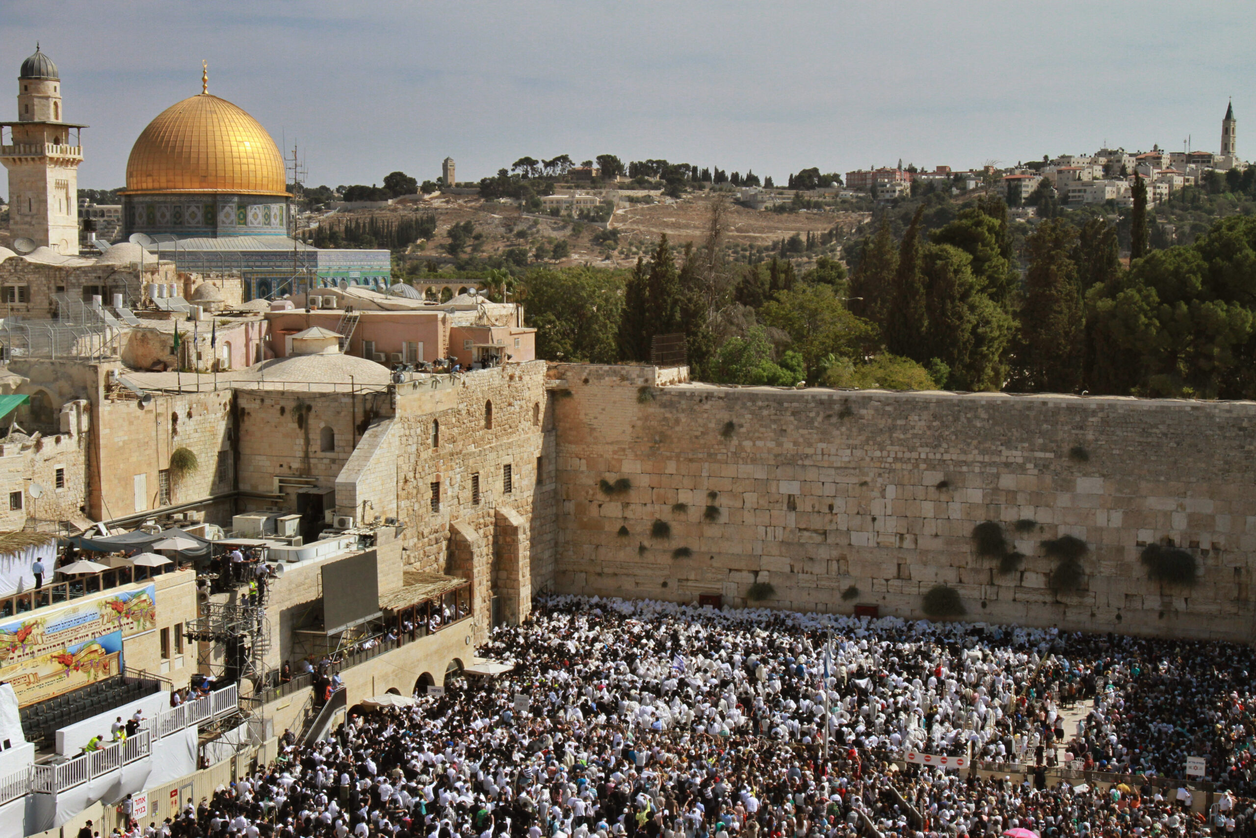A view of the Western Wall during Sukkot 2015 (Photo/JTA-Getty Images-AFP-Gil Cohen)