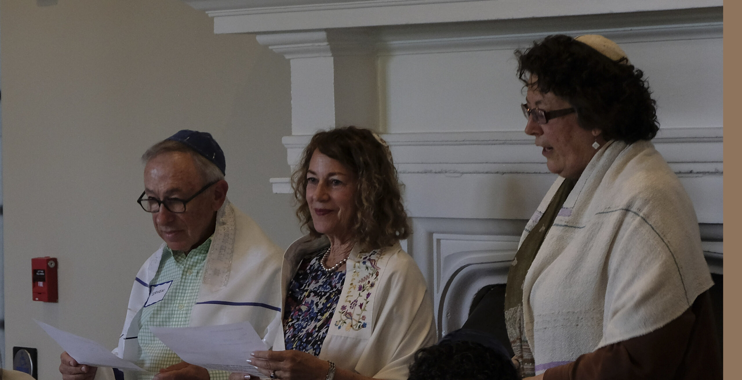 Steve and Linda Wolan with Rabbi Bridget Wynne (right)