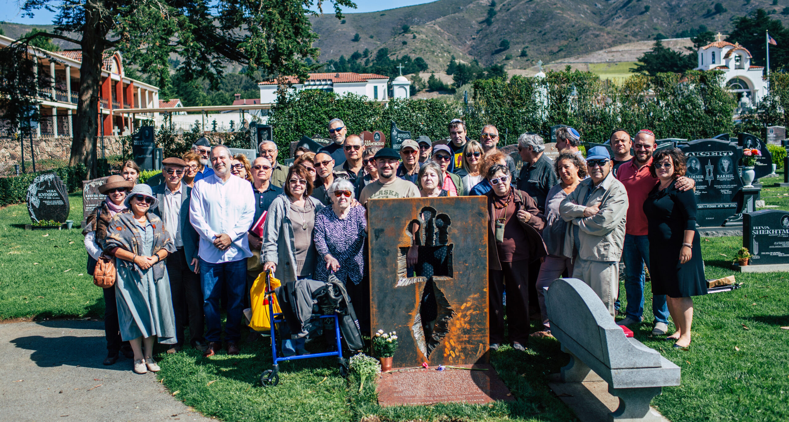 A new monument to Soviet Jewish soldiers who died in WWII with its supporters and funders