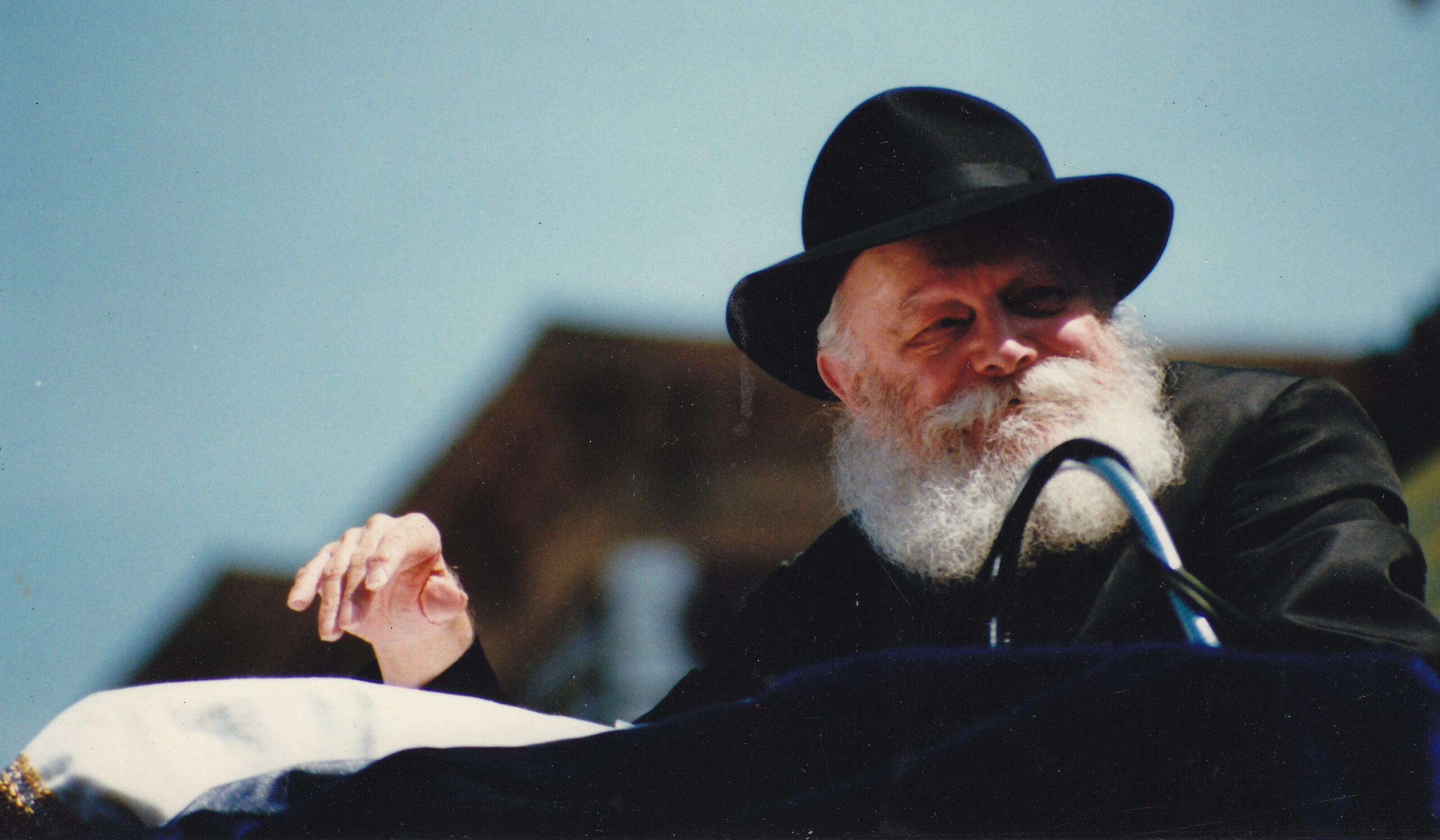 The late Chabad rebbe, Menachem Mendel Schneerson, in Brooklyn, May 1987 (Photo/Wikimedia CC BY 3.0)
