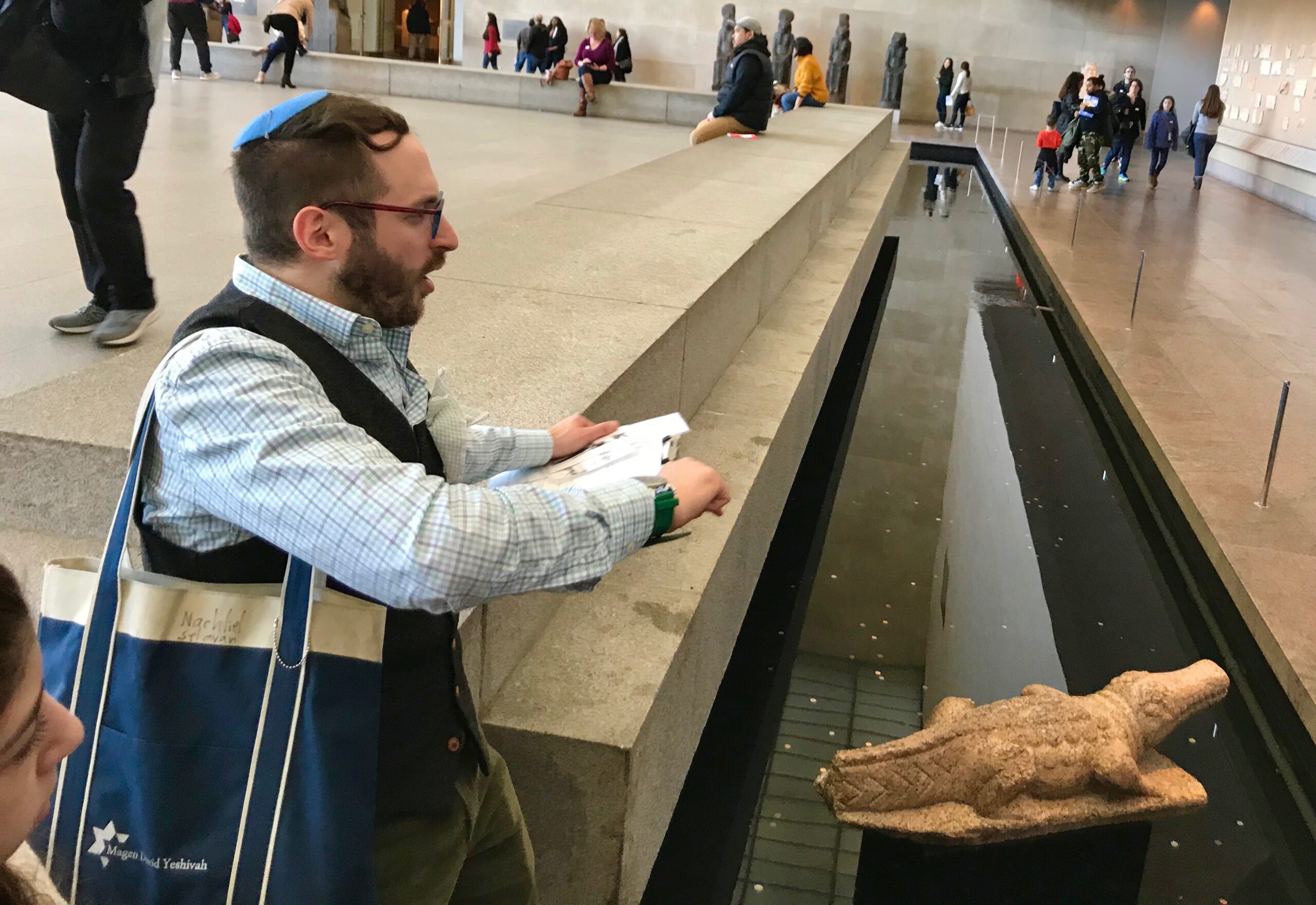 Nachliel Selavan giving a tour at the Metropolitan Museum of Art in New York (Photo/JTA-Debra Nussbaum Cohen)