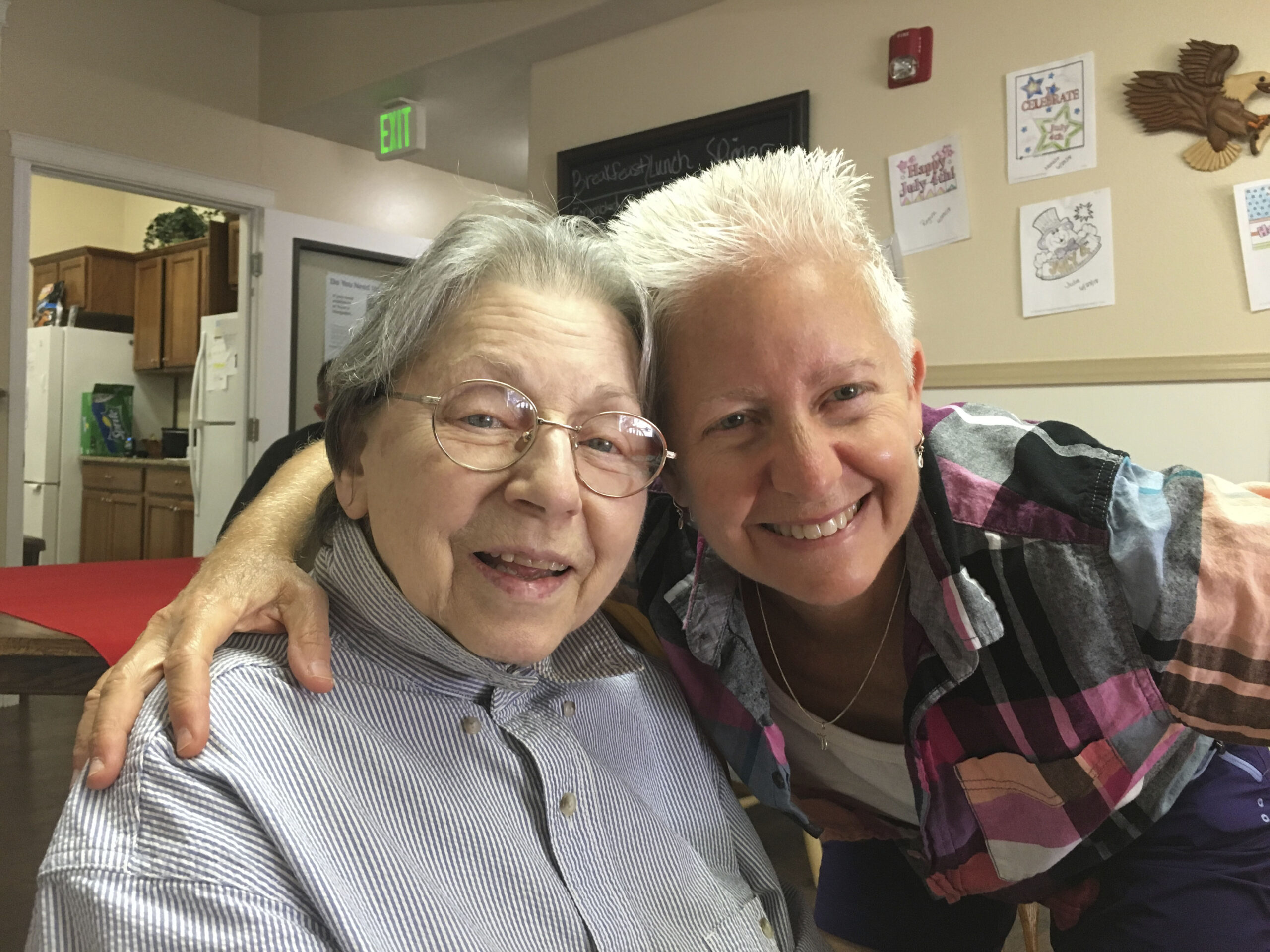 Rhonda Findling (on right) reunites with her Aunt Regina after 40 years, July 4, 2018. (Courtesy Rhonda Findling)