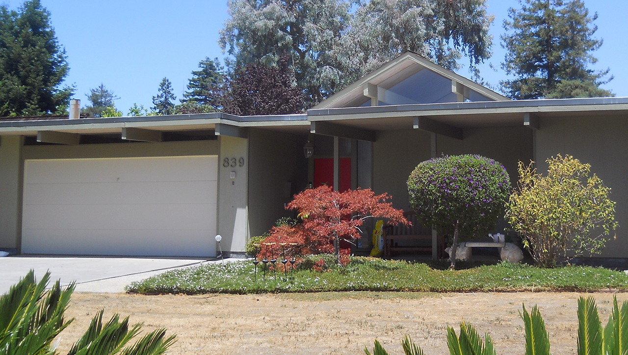 A typical Eichler home in Sunnyvale. (Photo/Wikimedia Commons)