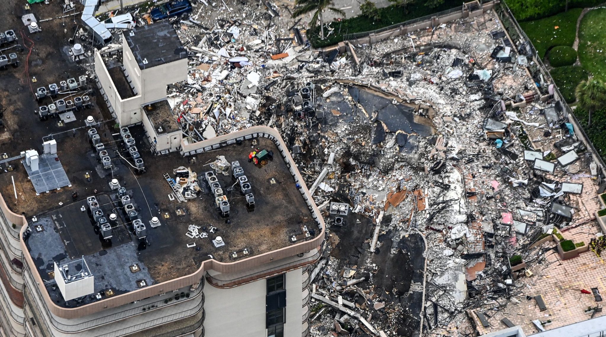 Search and rescue personnel working on site after the partial collapse of the Champlain Towers South in Surfside, Florida on June 24, 2021. (Photo/JTA-Chandan Khanna-AFP via Getty Images)