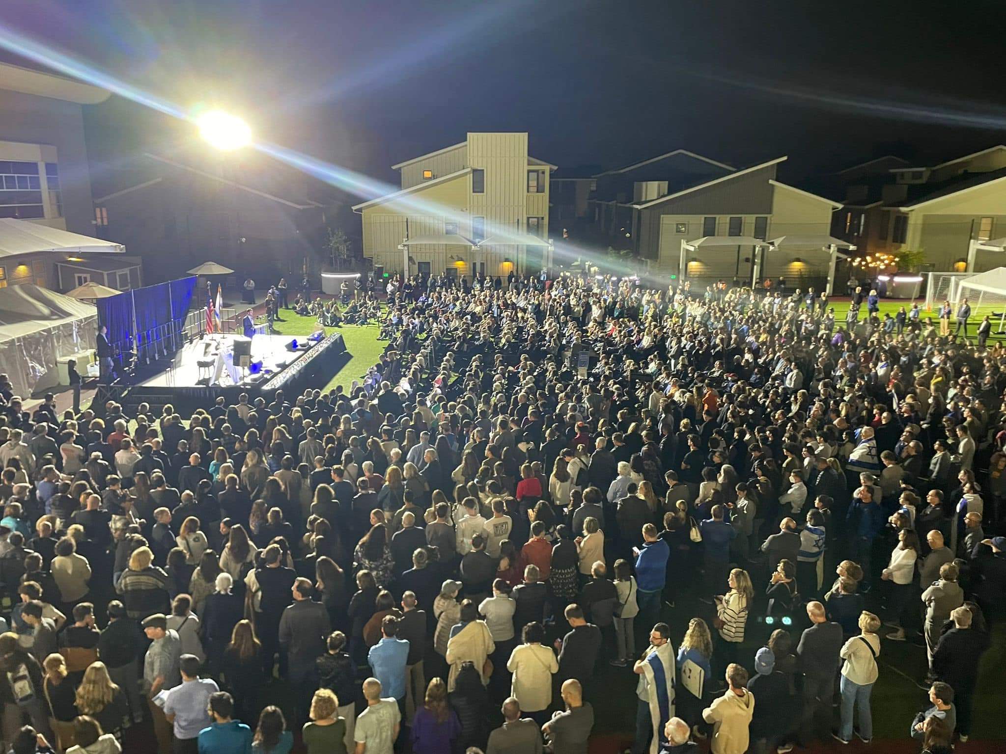 2,000 people gathered at the Palo Alto JCC Oct. 10 in solidarity with Israel. (Photo/Facebook-Israel in San Francisco)