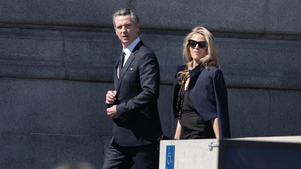 California Gov. Gavin Newsom and his wife Jennifer Siebel Newsom at a memorial for Sen. Dianne Feinstein. (Photo/Aaron Levy-Wolins)