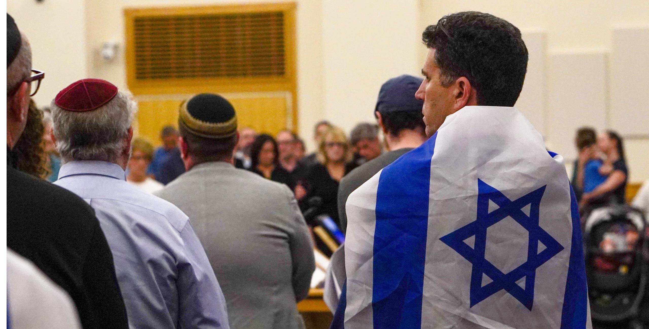 A vigil at Congregation Shir Hadash in Los Gatos (Photo/Emma Steinberg)