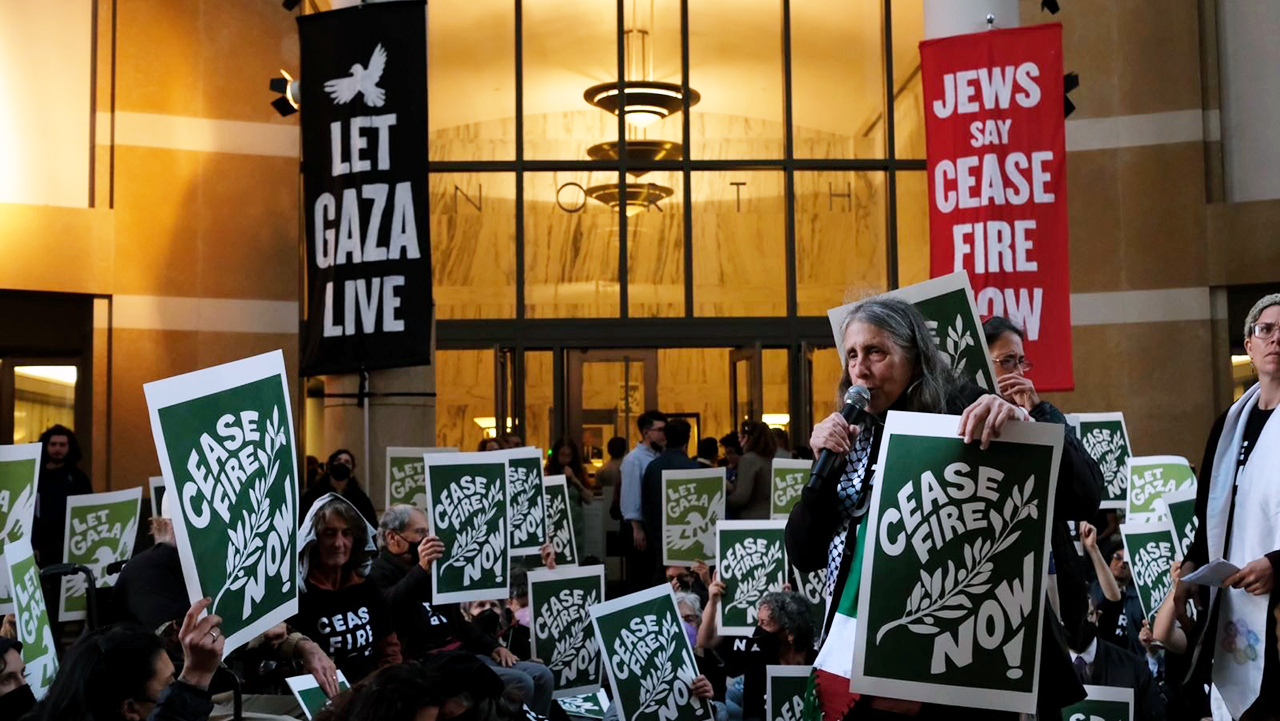 Rabbi Lynn Gottlieb speaks to fellow protesters in the rotunda of the Ronald V. Dellums Federal Building in Oakland, Nov. 13, 2023. (Photo/Courtesy JVP)