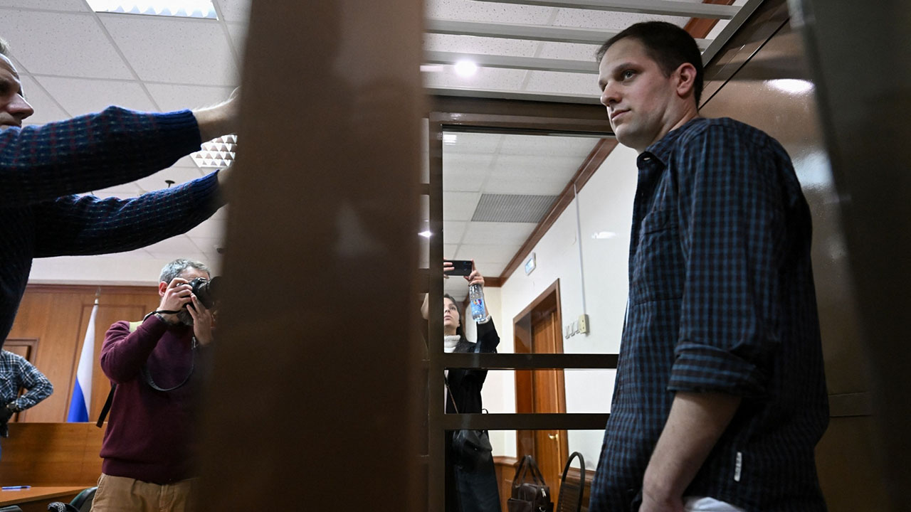 Evan Gershkovich in a defendants' cage before a hearing to consider an appeal on his extended pre-trial detention at the Moscow City Court on Oct. 10, 2023. (Photo/JTA-Natalia Kolesnikova-AFP via Getty Images)