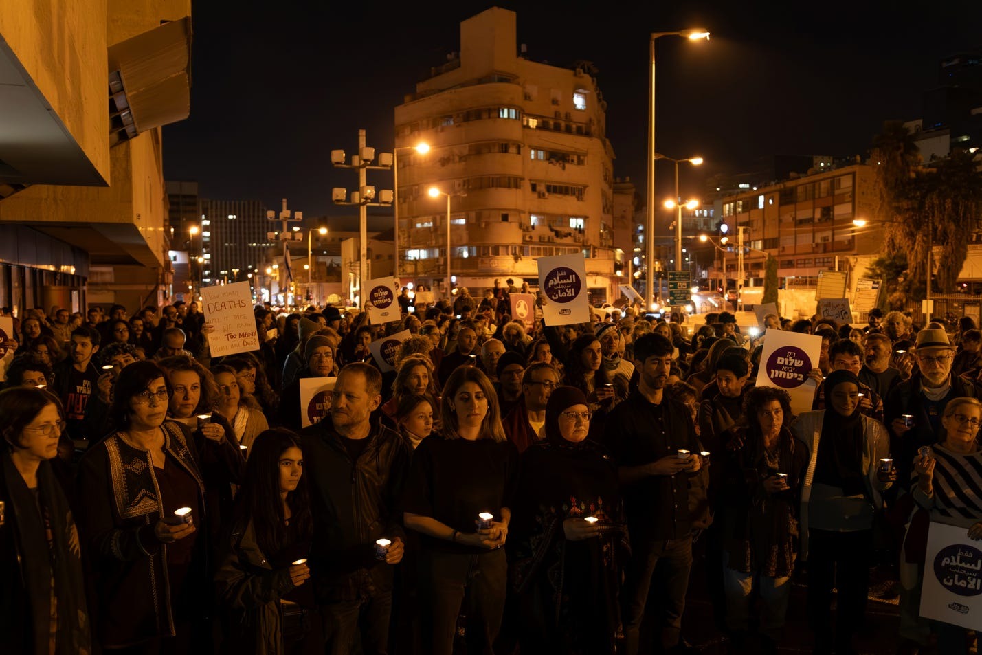 A Standing Together anti-war vigil in December in Haifa. (Photo/Haaretz-Courtesy Standing Together)