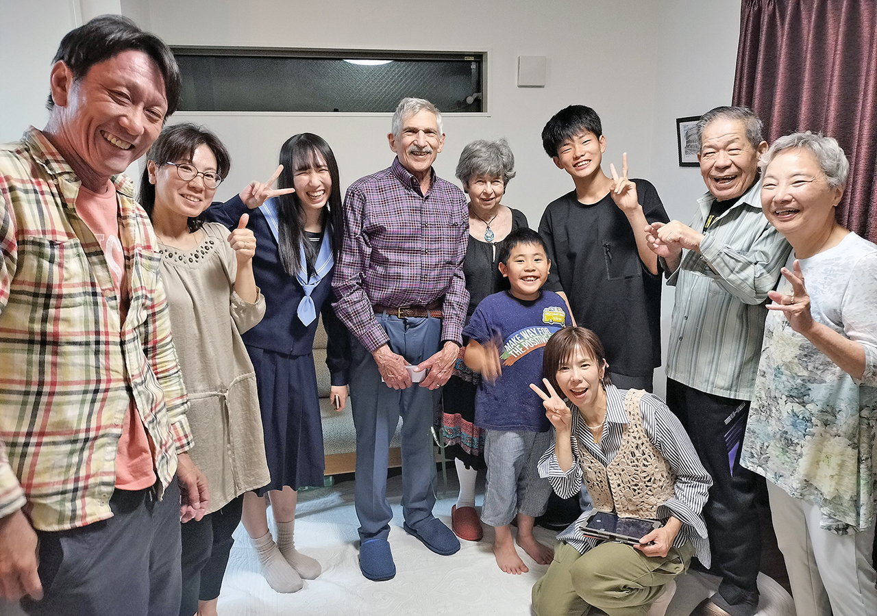 The author and her husband (center) with the extended Akita family in Osaka. (Photo/Courtesy)