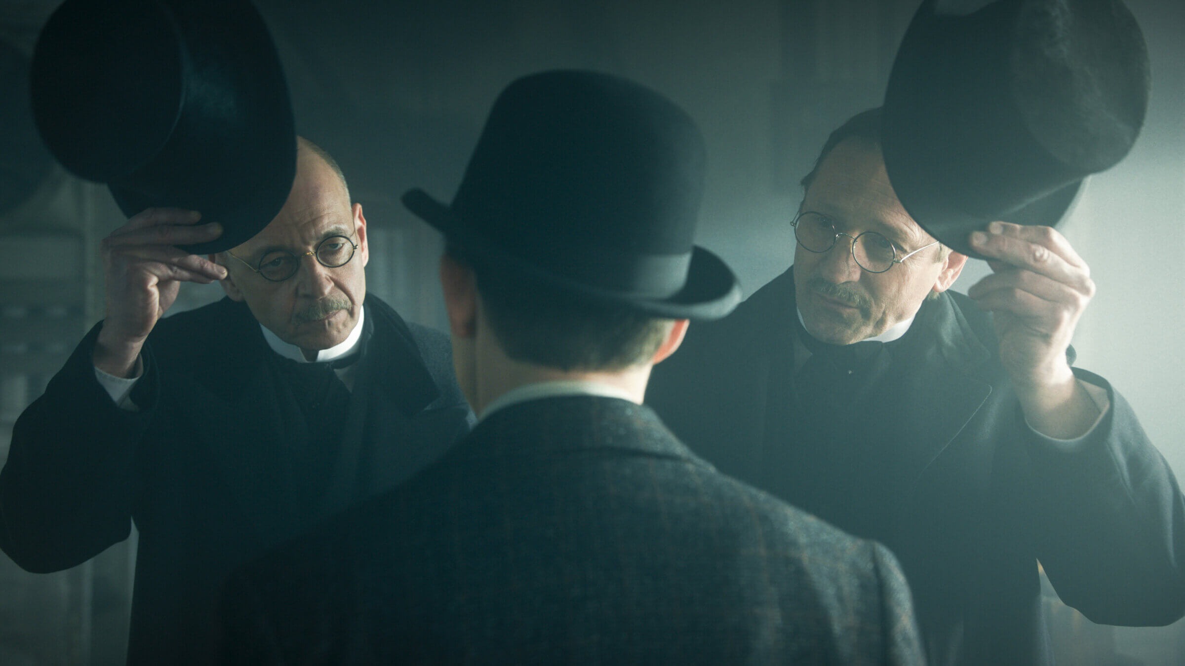 Kafka and two men with suspicious intentions. (Photo/ORF/Superfilm/Nicole Albiez)