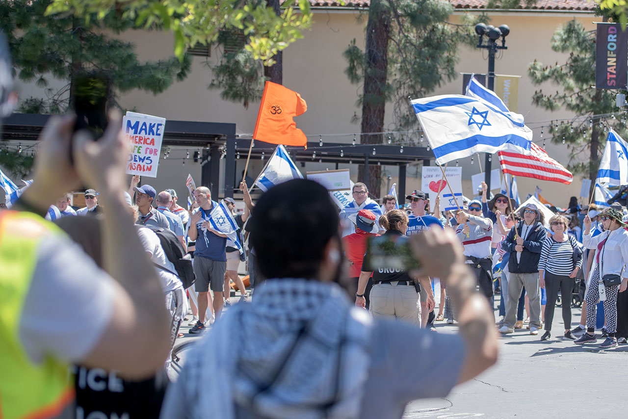 Pro-Israel and pro-Palestinian groups face off at Stanford University on May 12, 2024. (Aaron Levy-Wolins)