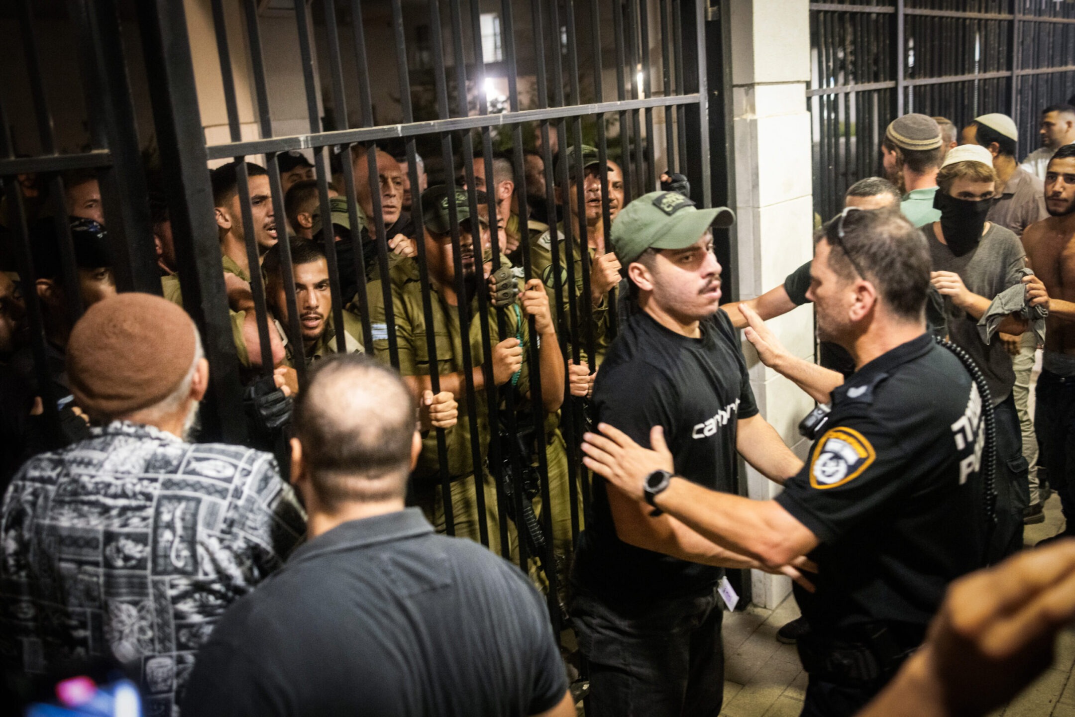 Demonstrators protest against the detention of Israeli reserve soldiers suspected of assaulting a Hamas terrorist, at the Beit Lid military base, July 29, 2024. (Flash 90)