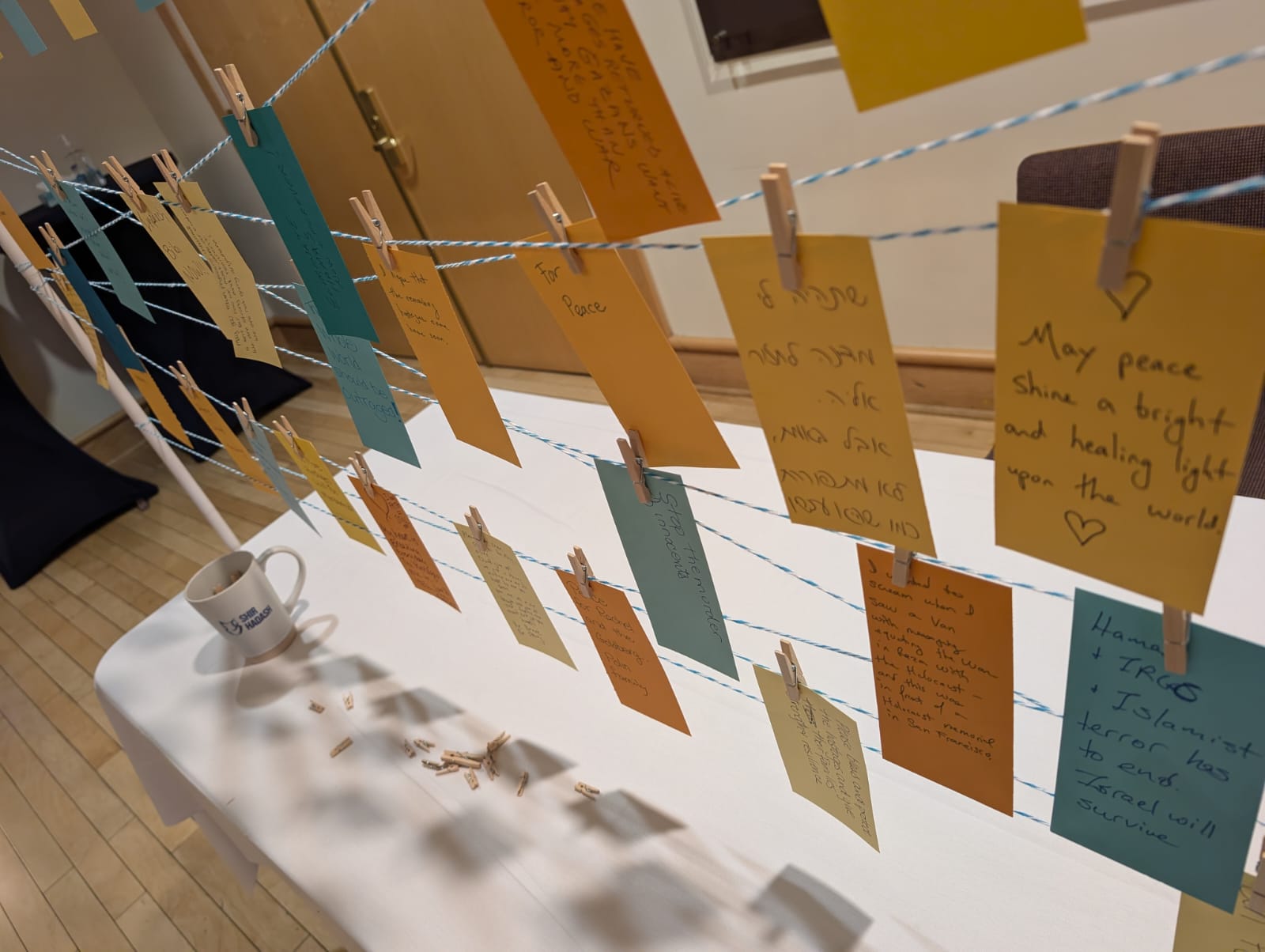 Messages of hope written by attendees are visible to all during a Sept. 3 vigil at Congregation Shir Hadash for the six hostages killed by Hamas. (Kristin Johnson)