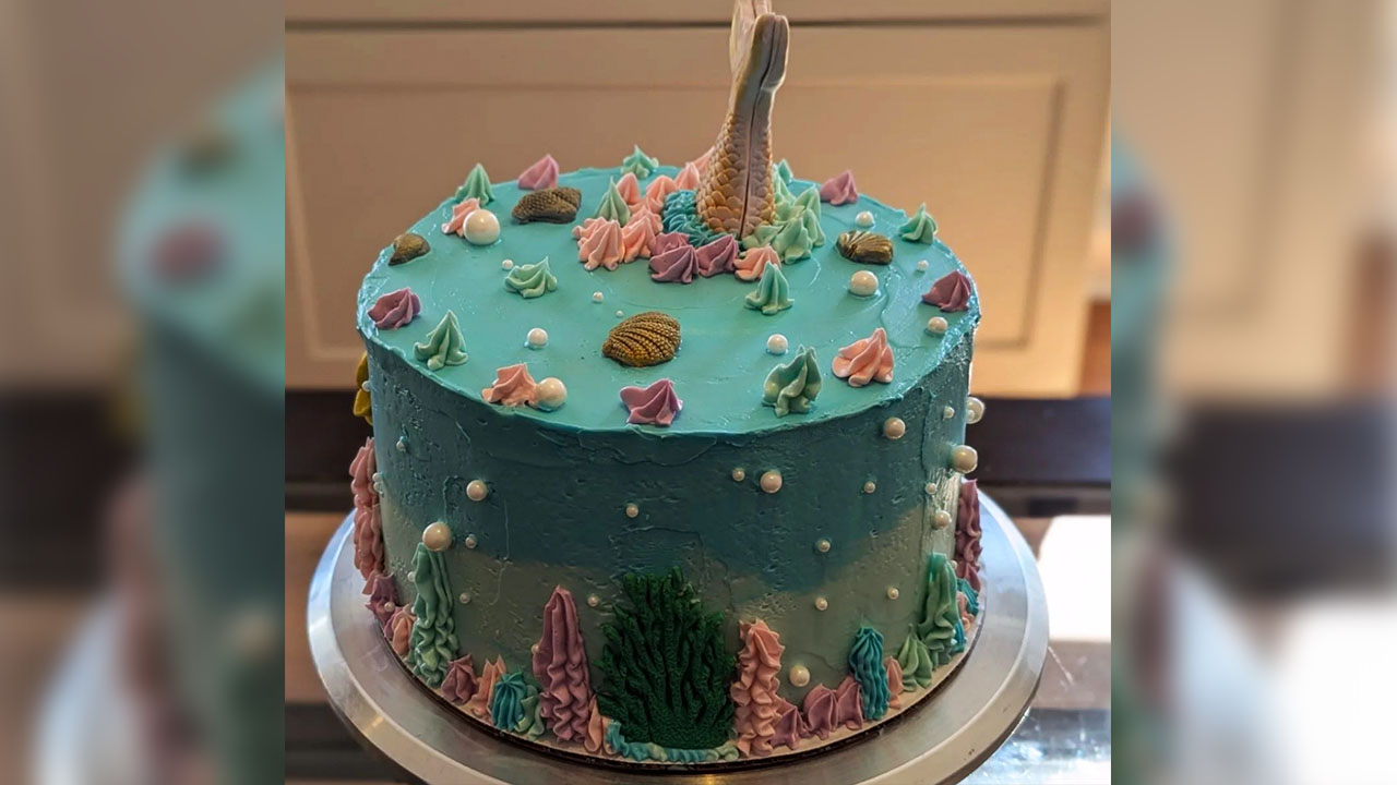 A mermaid-themed kosher cake from JW Cake Designs (via Instagram)