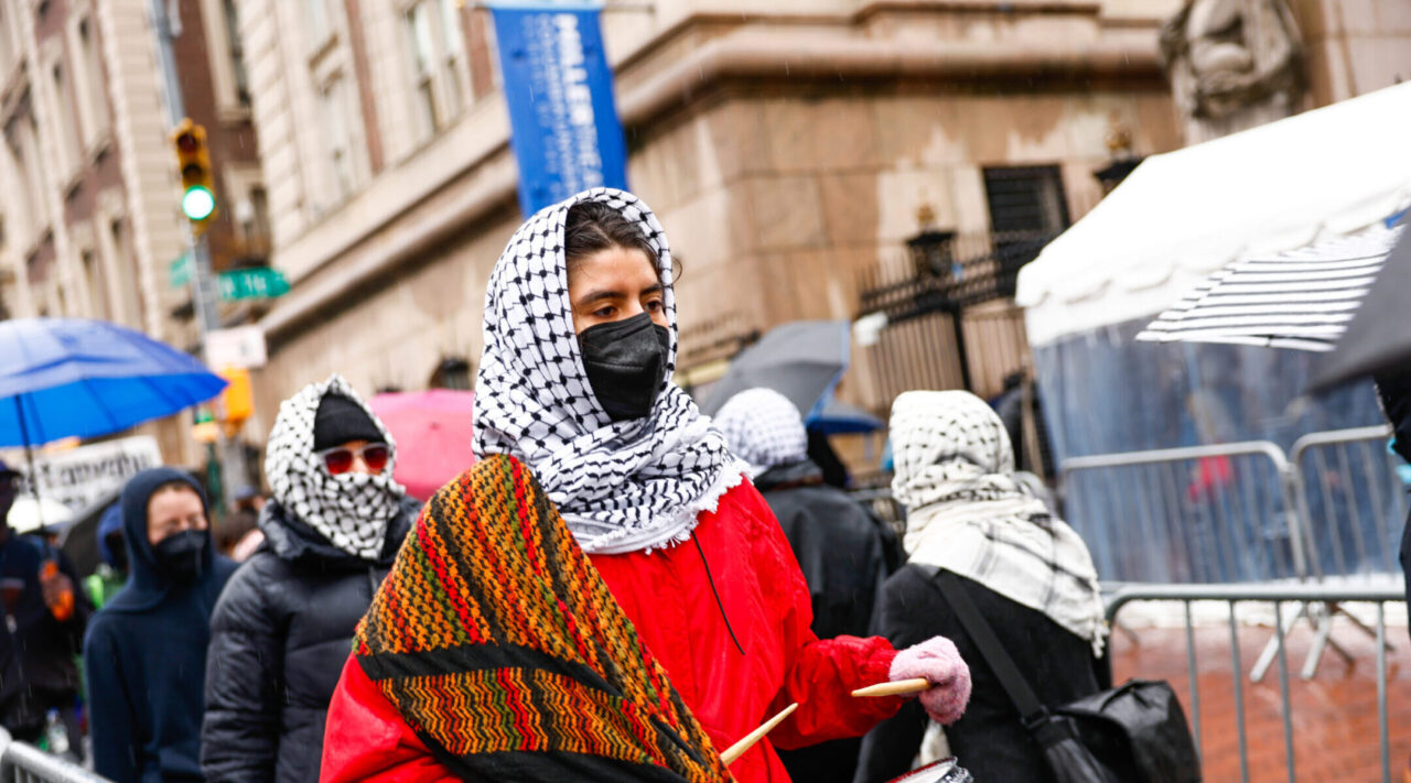 Protesters in kaffiyehs