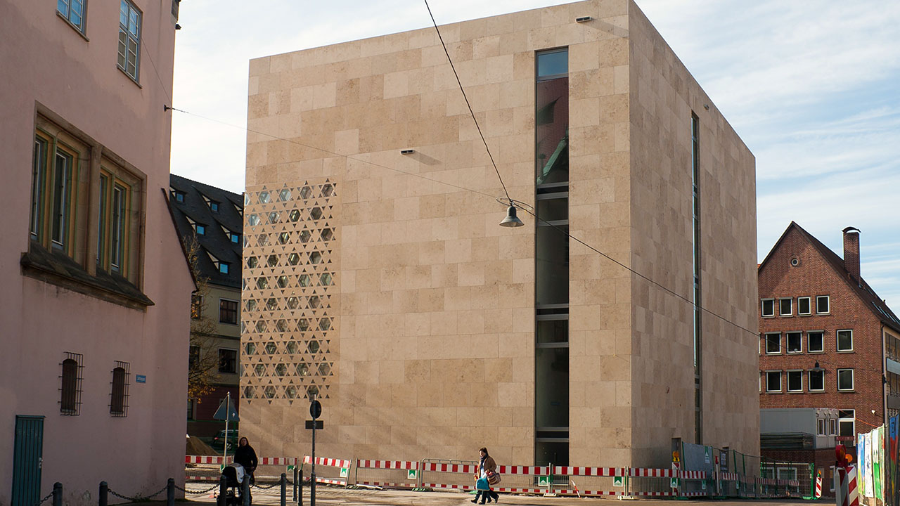 European synagogues, like the bunker-esque Ulm Synagogue in Germany, are built with security as the highest priority. (Andreas F. Borchert via Wikimedia CC BY-SA 3.0)