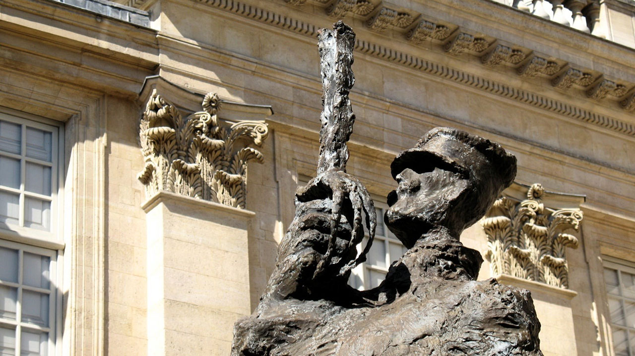 The Alfred Dreyfus Statue in the courtyard of the Jewish Museum in Paris.(Flickr Commons)