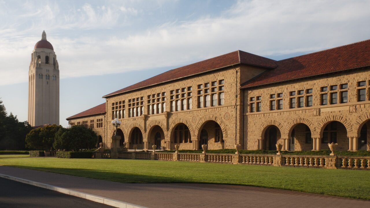 The main quad with a view of Hoover Tower at Stanford University. (King of Hearts, CC BY-SA 3.0 Wikimedia Commons)