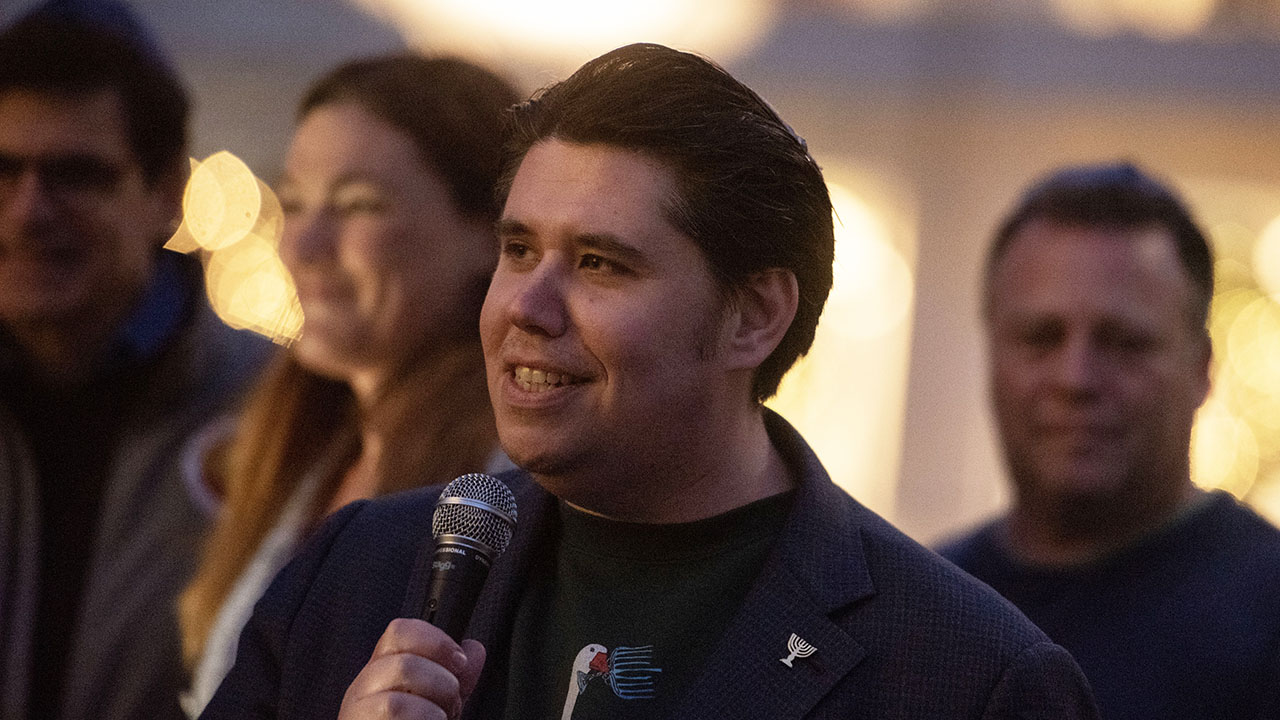 David A.M. Wilensky wishes everyone a Happy Hanukkah before going up to help light the giant Union Square menorah in San Francisco, Dec. 29, 2024. (Aaron Levy-Wolins/J. Staff)
