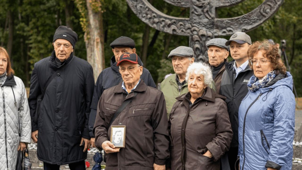 Descendants of a Babyn Yar survivor