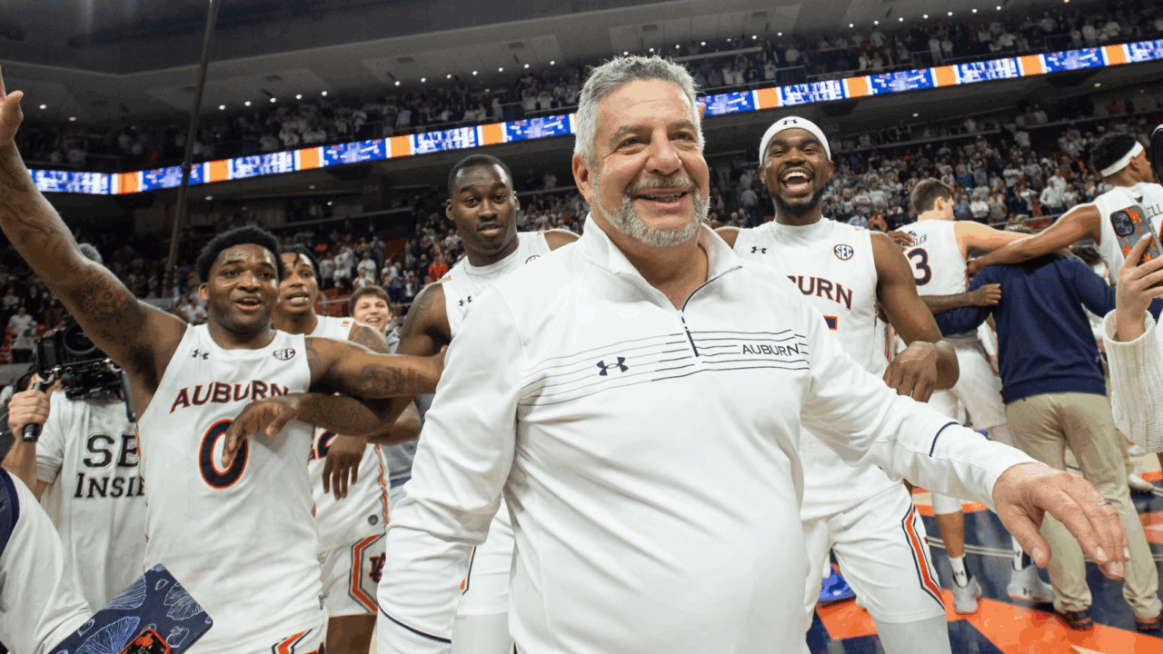 Bruce Pearl celebrates with his team