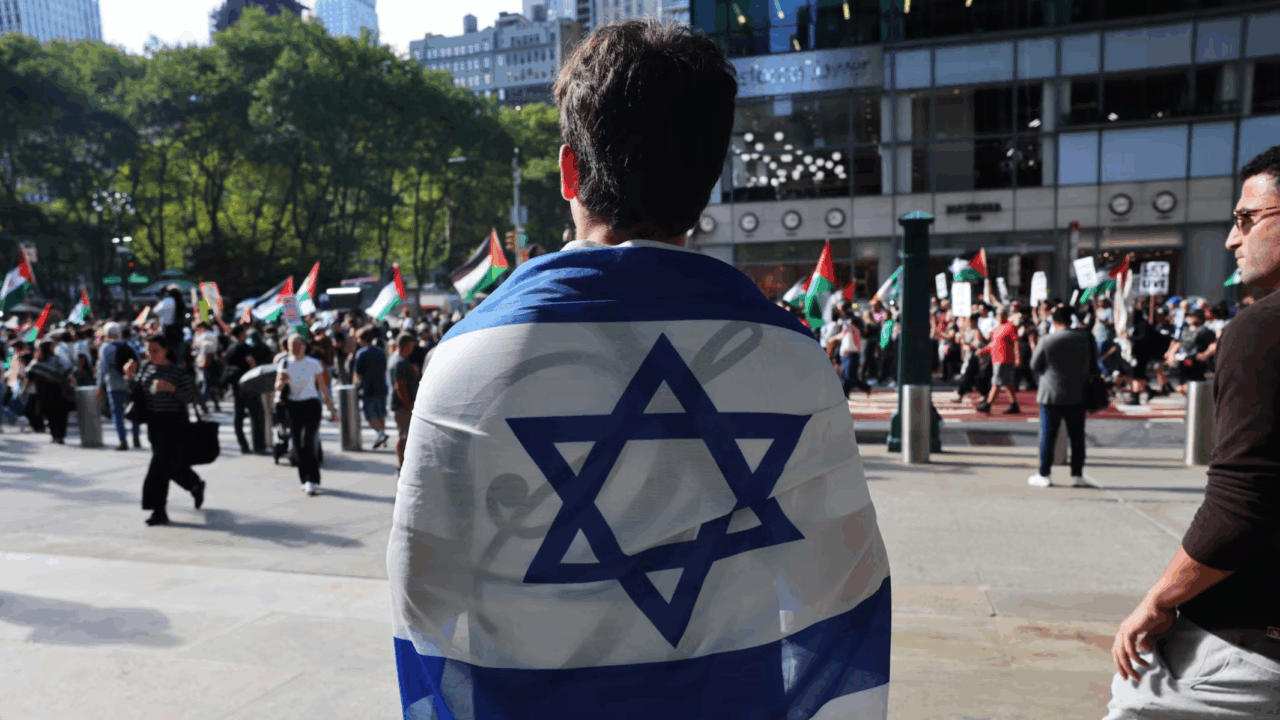 Palestinian and Israeli protestors