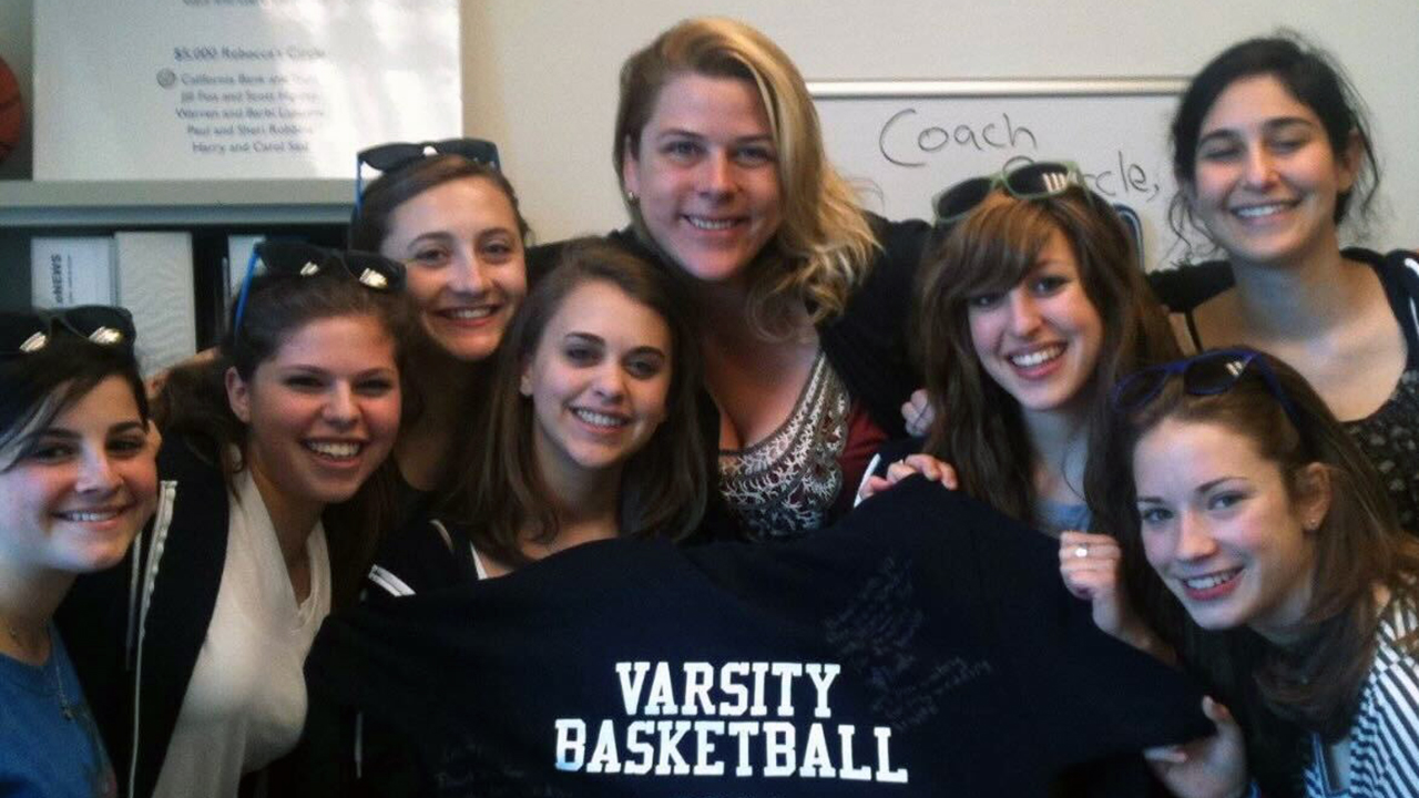 Jenny Circle (center), The Kehillah School Development Director and former longtime basketball coach who passed away Oct. 14, with her varsity basketball team in 2011. (Courtesy Heather Fils)