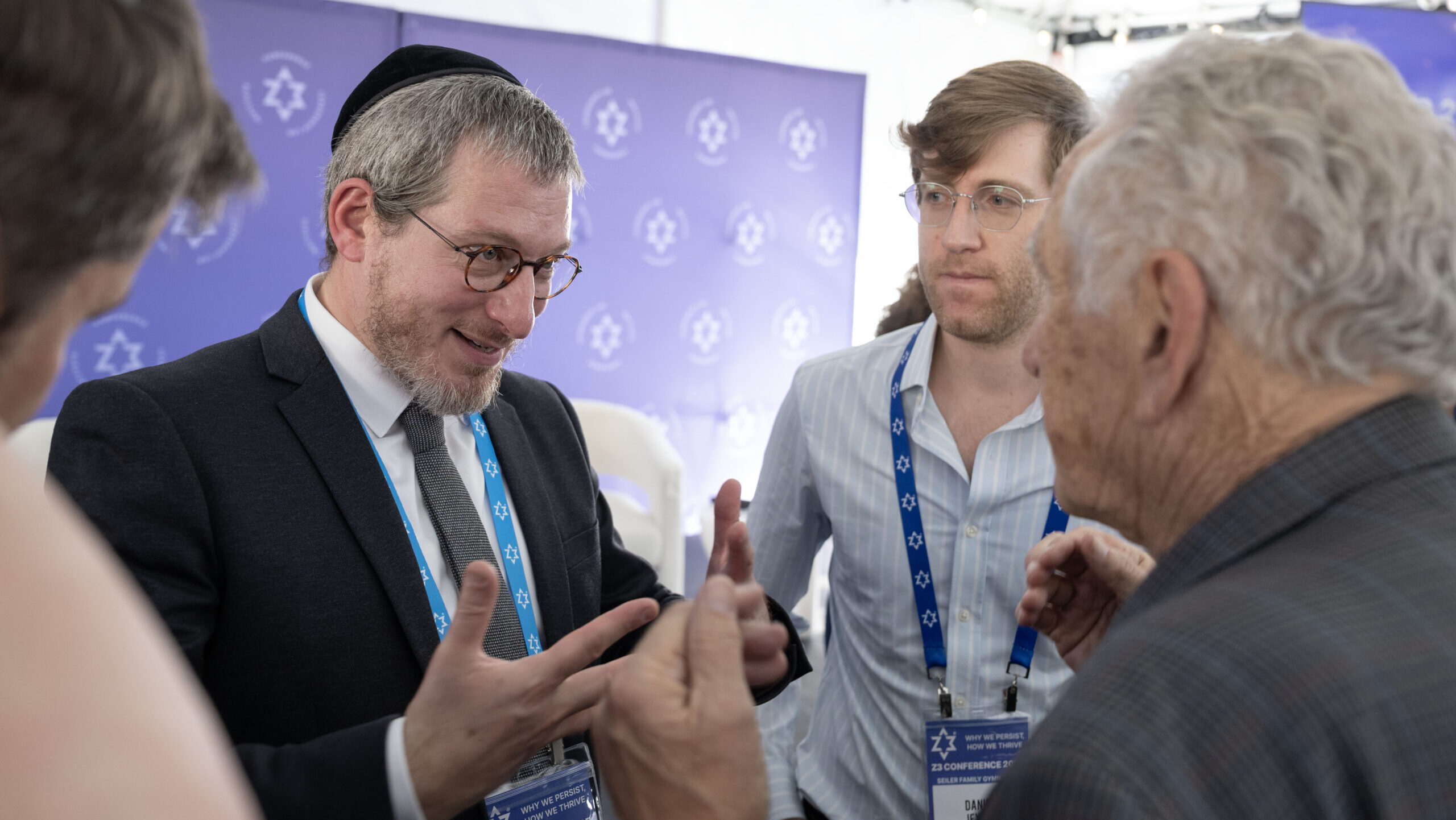 Netzach Educational Network President Rabbi Menachem Bombach (left) talks to philanthropist Moses Libitzky (right) at the Z3 Conference at the Oshman Family JCC in Palo Alto, Nov. 9, 2025. (Aaron Levy-Wolins/J. Staff)