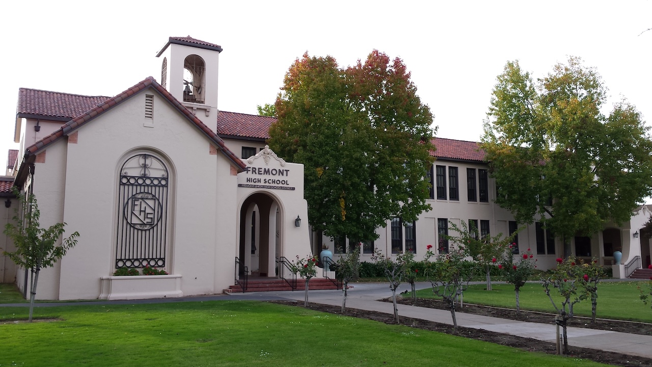 Fremont High School in Sunnyvale was one of the schools that canceled a talk by Luai Ahmed after organized protests by anti-Zionist groups. (DanielPenfield via Wikimedia Commons, CC BY-SA 4.0)
