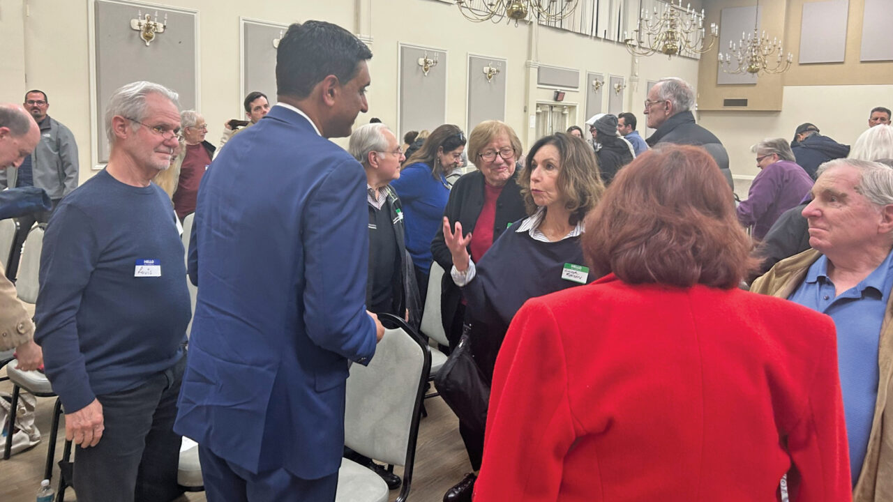 Ro Khanna and Temple Emanu-El congregants
