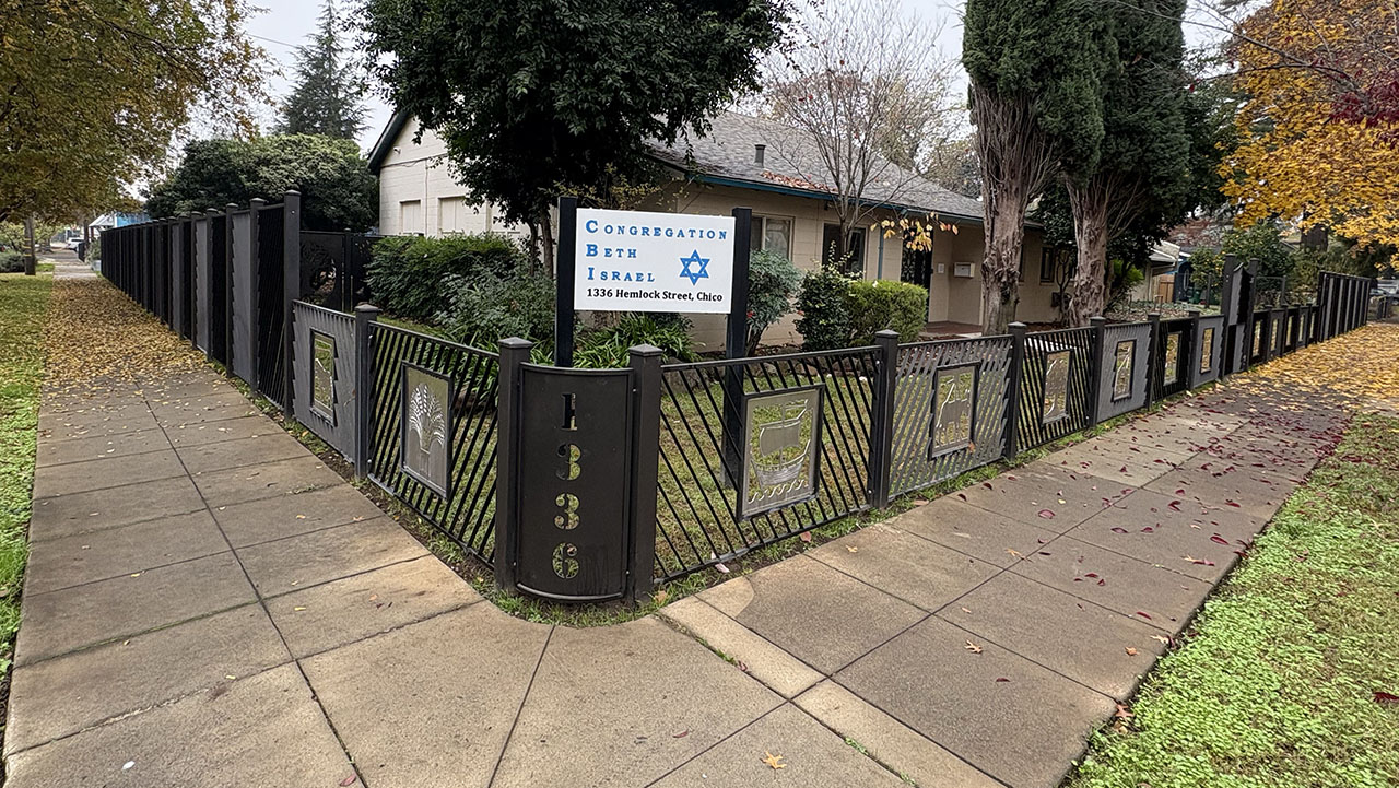 A new fence surrounds Congregation Beth Israel in Chico. (David Gayheart)