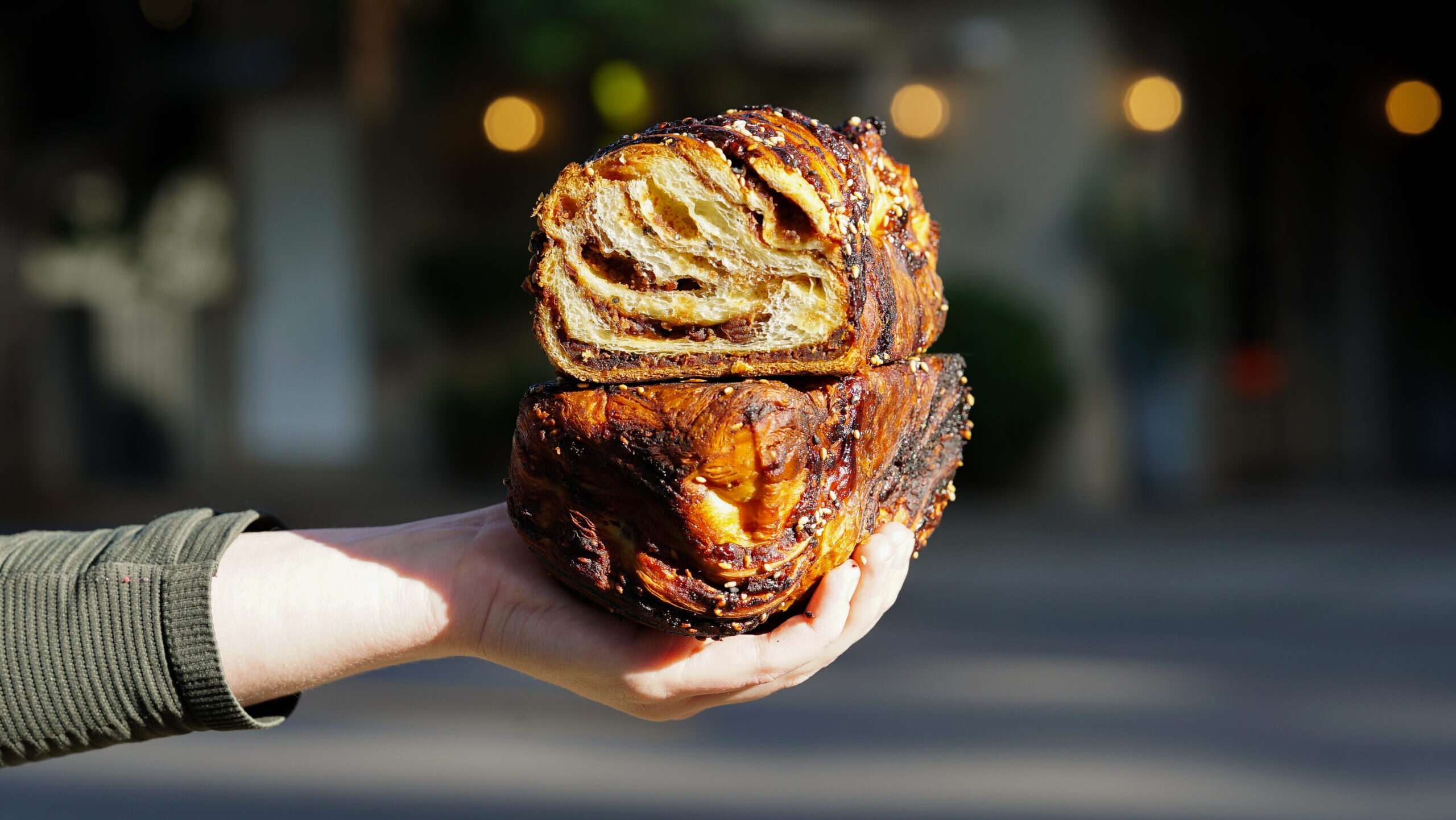 Red bean babka has arrived. (Calvin Hu/Courtesy Mamahuhu)