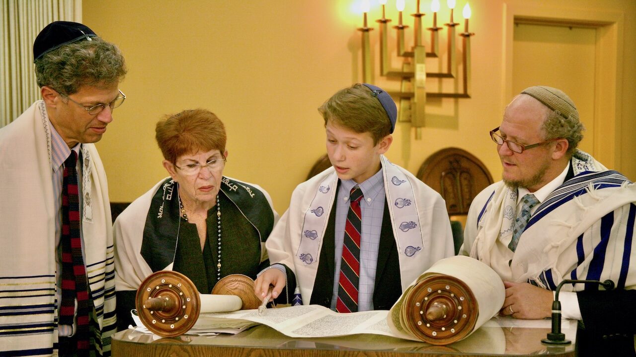 From left, Robert Edwards, Canto Linda Semi, Josh Edwards and Rabbi Mark Melamut. (Courtesy Congregation Am Tikvah)