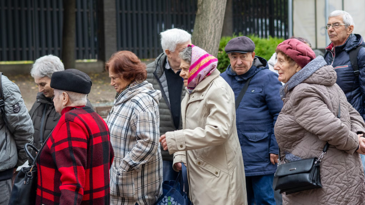 Jewish Ukranians in line