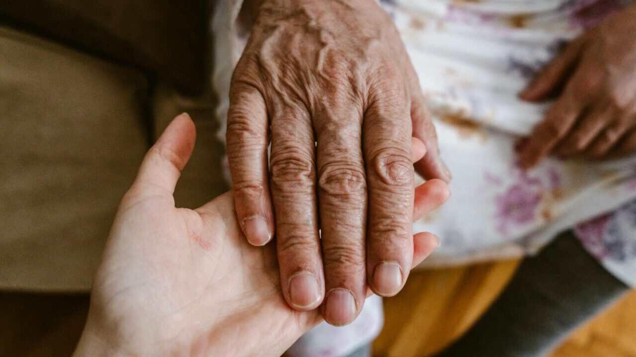 Close-up of elderly and young hands showing care and connection in Türkiye.