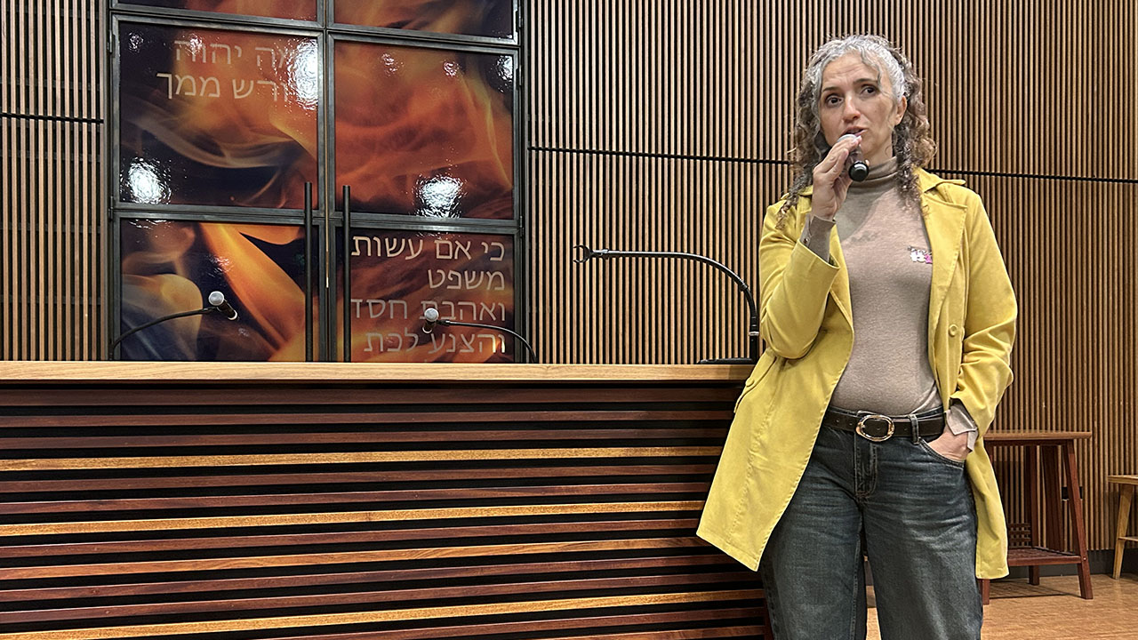 Rina Naor speaks at Temple Sinai about her work with the Gaza Children Village. (Alix Wall)