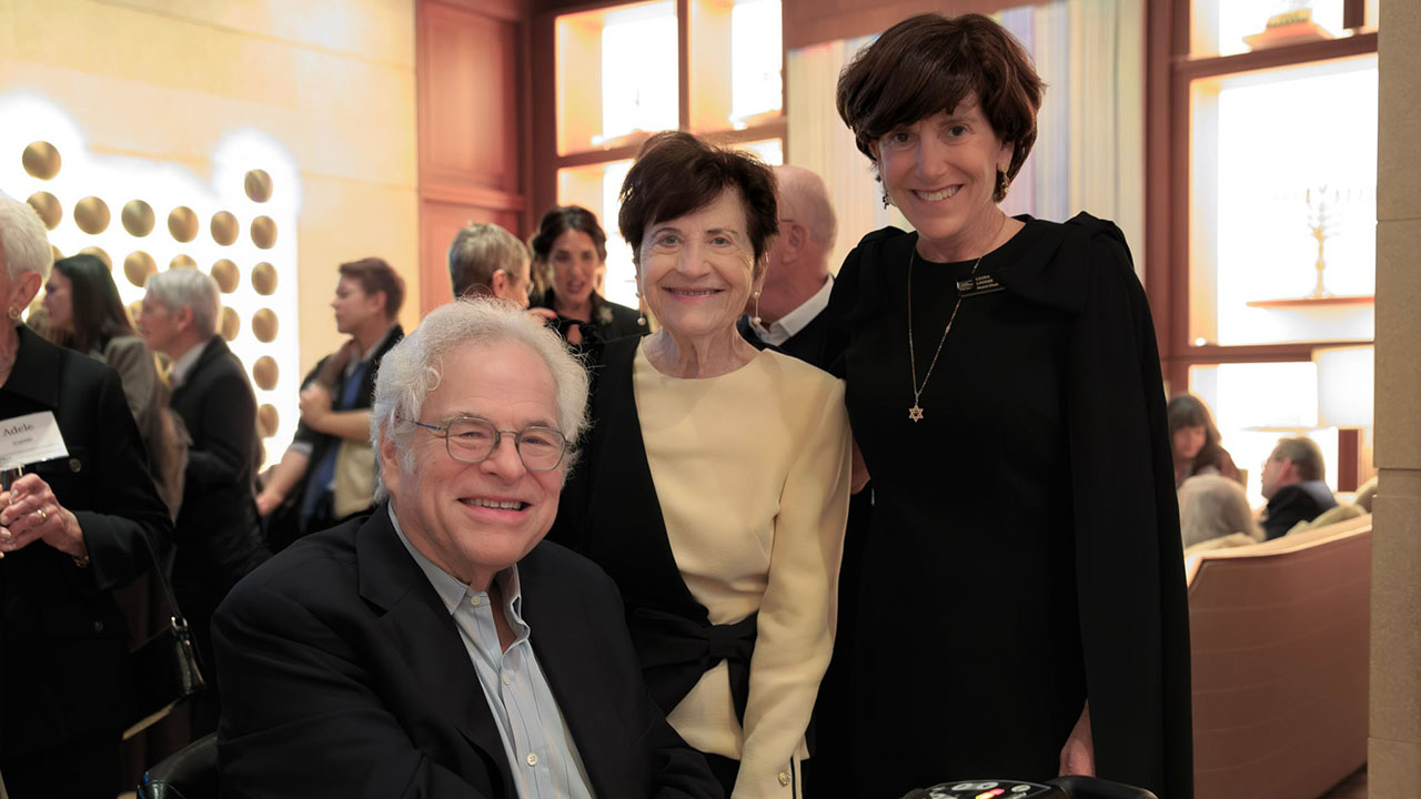 Itzhak Perlman, Phyllis Cook and Laura Lauder (Courtesy)