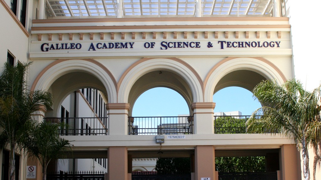 Galileo Academy of Science and Technology's entrance back in 2006.
(Bahn Mi via Wikimedia Commons/
CC BY-SA 2.0)