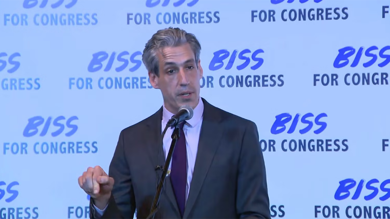 Daniel Biss speaks to supporters after winning the Democratic primary for Illinois' 9th congressional district, March 17, 2026. (Screenshot via YouTube)