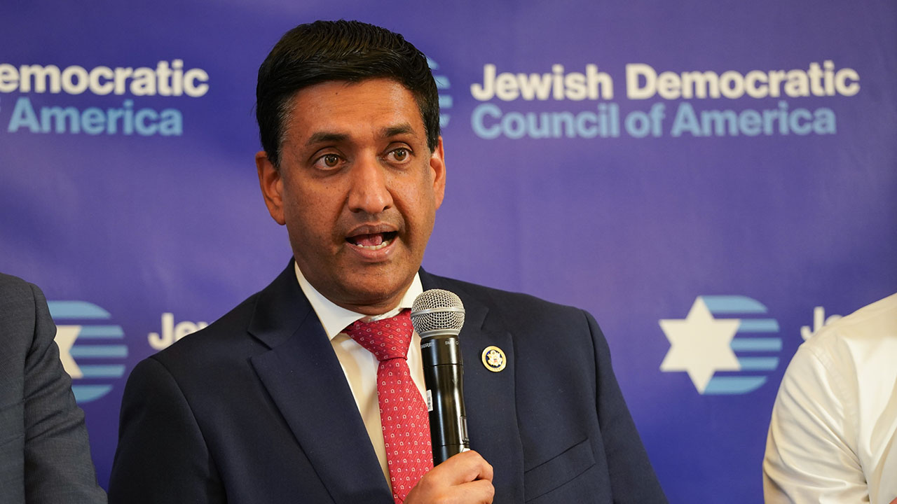 U.S. Rep. Ro Khanna speaks at the Jewish Democratic Council of America’s 2024 Leadership Summit. (JDCA CC BY 2.0)