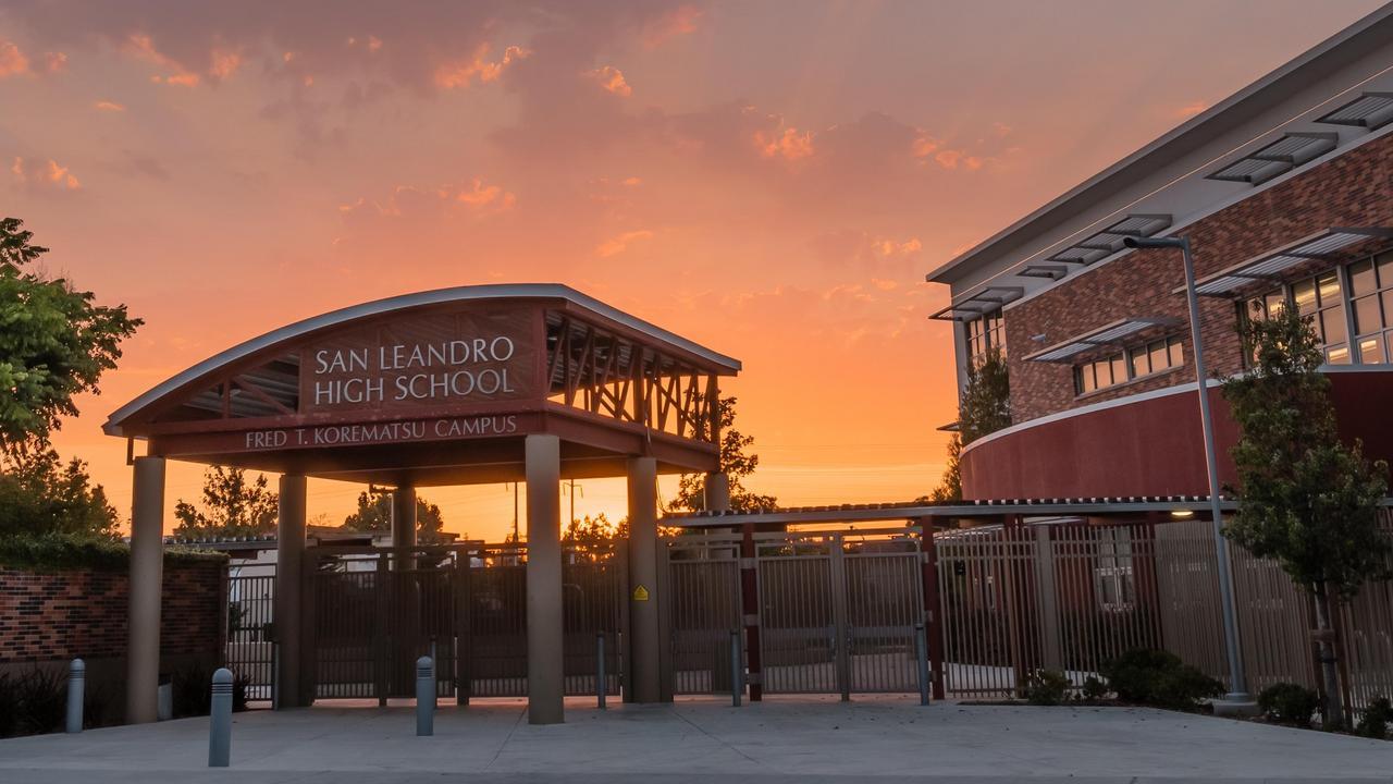 The San Leandro High School campus in July 2015. (newtonapple via Wikimedia Commons, CC 2.0 BY 2.0)