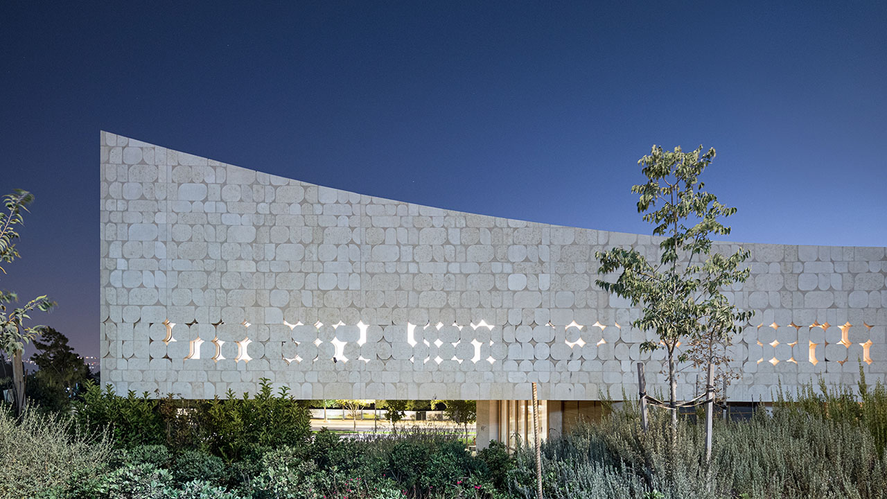 The outside of the National Library of Israel includes gaps designed to let light in and out, illustrating the library’s theme of accessibility and transparency. (Laurian Ghinitoiu/National Library of Israel)