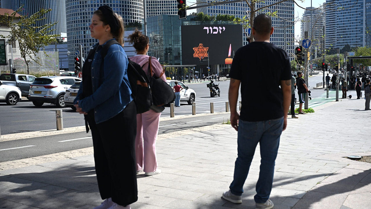 Israelis observe two minutes of silence to mark Yom HaShoah at Azrieli junction on April 14, 2026 in Tel Aviv. (Alexi Rosenfeld/Getty Images)