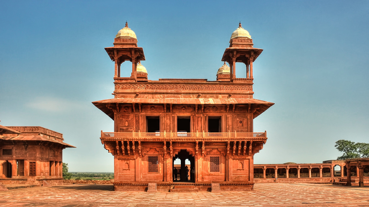 The Diwan-i-Khas, or Hall of Private Audience, in Fatehpur Sikri. (Daniel Mennerish via Flickr CC BY-NC-ND 2.0)