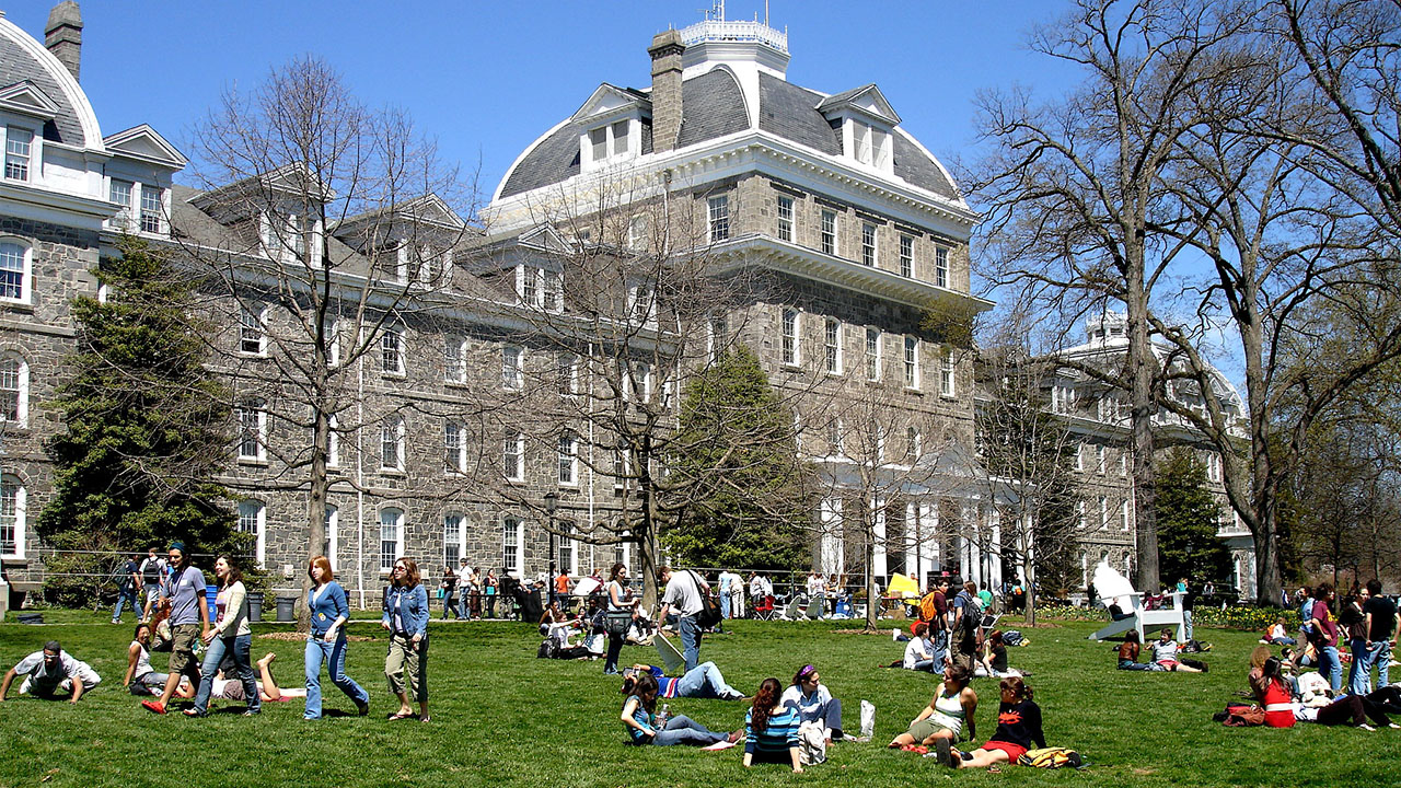 Students enjoy the lawn at Swarthmore College. (Eric Behrens via Flickr CC BY 2.0)