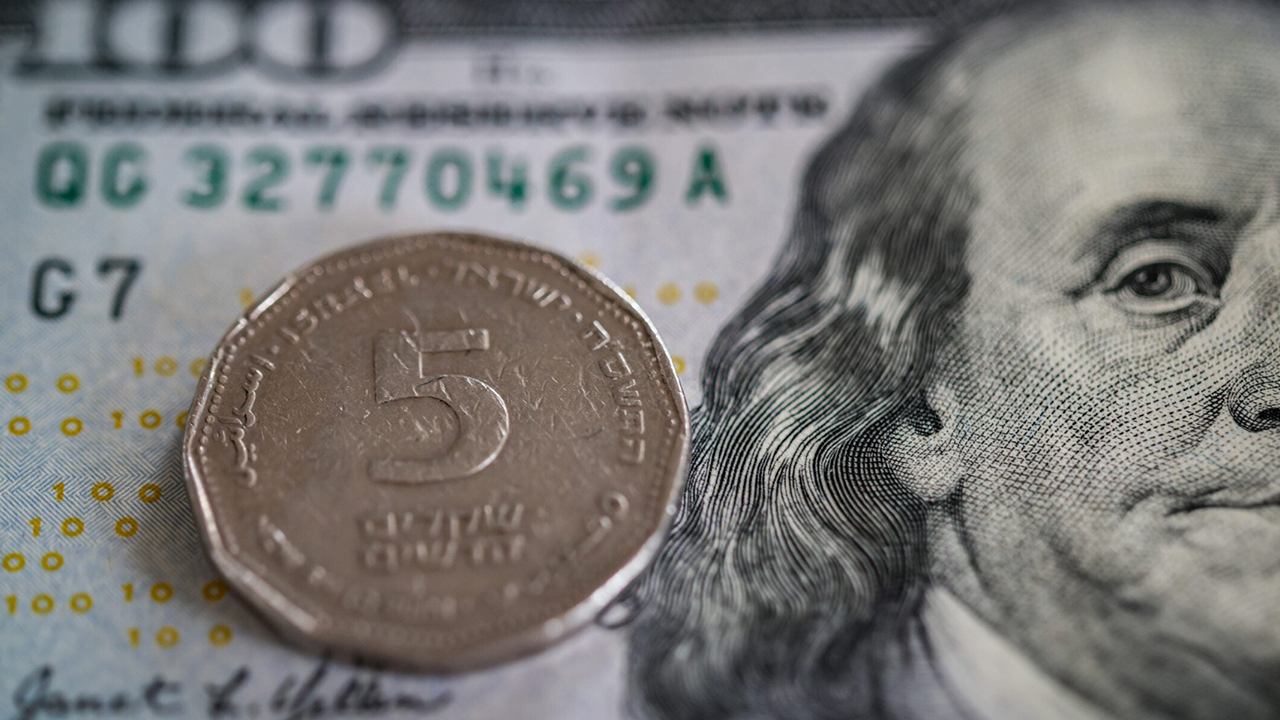 An uncommonly strong shekel is posing challenges for Americans in Israel in May 2026. (Nati Shohat/Flash90)