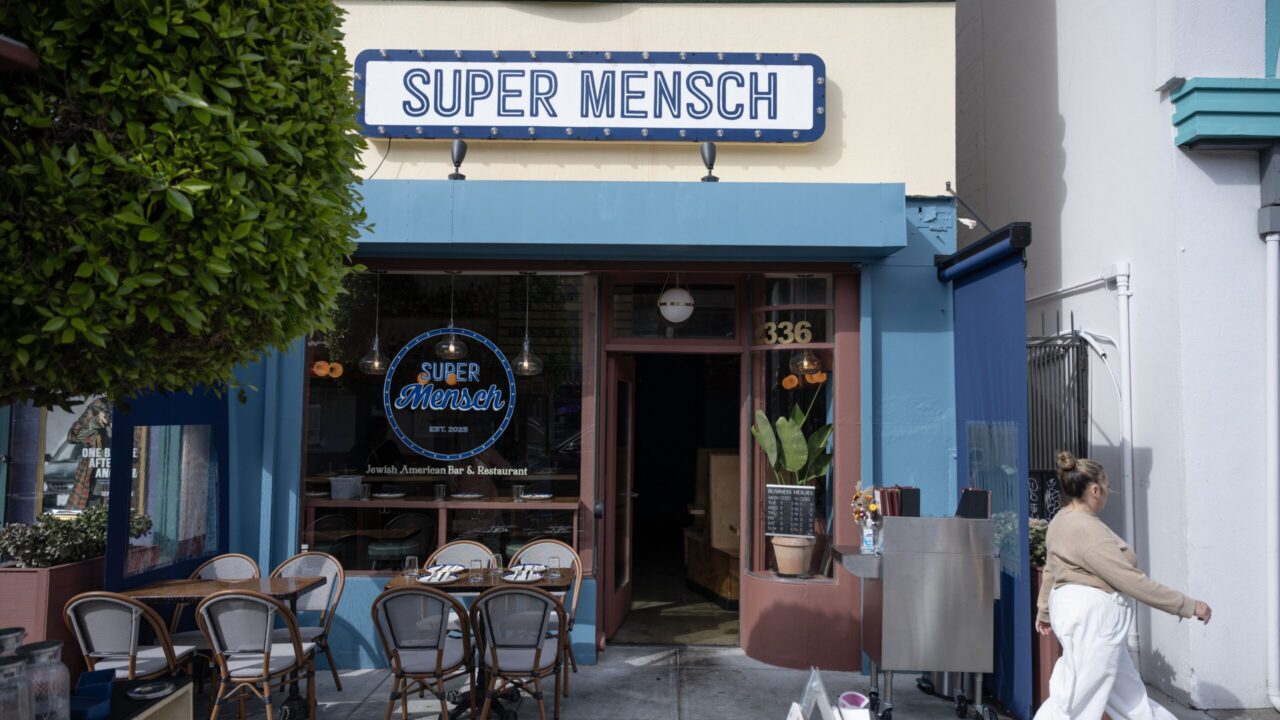 Super Mensch exterior